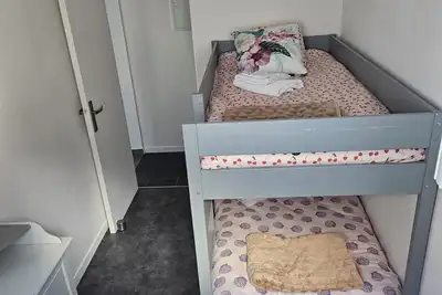 Image de Appartement à 15 minutes de la plage en souplex avec piscine partagée.