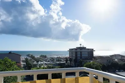 Image de Gorgeous Penthouse with sea and mountain views - just 200 meters from the beach