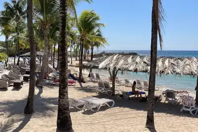 Image de Secret home avec piscine et plage