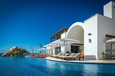 Image de 10br Beachfront Estate fully staffed!