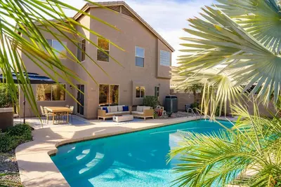 Image de Beautiful Backyard w/ Heated Pool | Golf + Spring Training