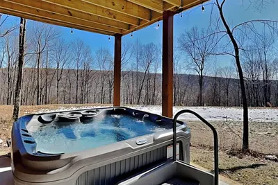 Image de Grace Mountain Cabin | Great Views, Hot Tub, Arcade Games