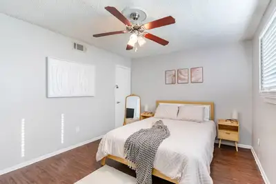 Image de Driftwood Suite | 1br+Futon Hideaway in Austin