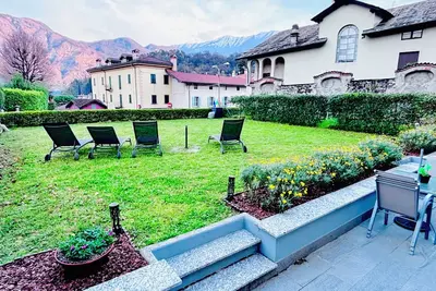 Image de Luxury Lakeside Escape - Panoramic Views, Large Private Garden & Jacuzzi