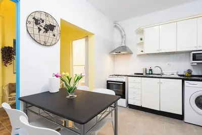 Image de Home2Book Charming Apt with Interior Patio