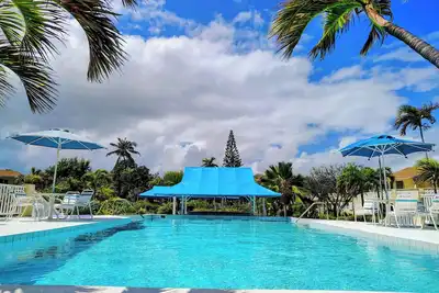 Image de Frigate Bay beachfront 1-Br, 2 bed condo with 2-Ac's, pool and peaceful location