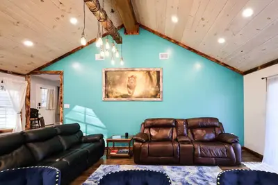Image de The Sylvan Retreat Brand-new 4br/ Sleeps 10/Free Boat parking/Close to the Lake!
