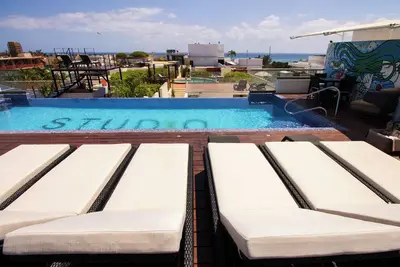 Image de Steps to Beach & 5th Ave | 2br | Rooftop Infinity Pool