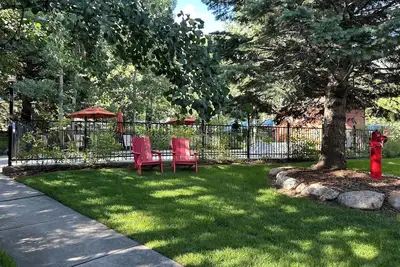 Image de Cozy 2-bedroom condo in picturesque Vail with spectacular mountain view, sleeps 7