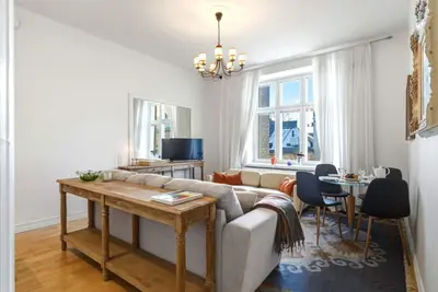 Image de Quiet Courtyard | Design District | 200m tram/bus