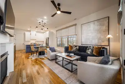 Image de Peaceful 3-bedroom condo in charming downtown Rogers