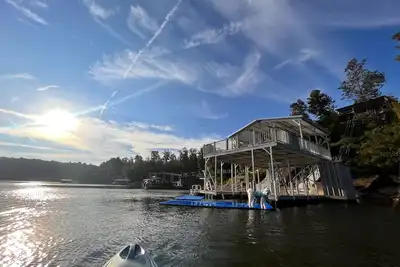 Image de New Secluded Lakefront Home & Waterfall Cove