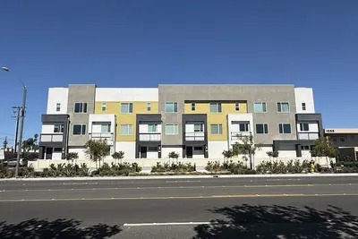 Image de Furnished 3br/3ba Brand New Anaheim Condo Move-In Ready & Utilities Included