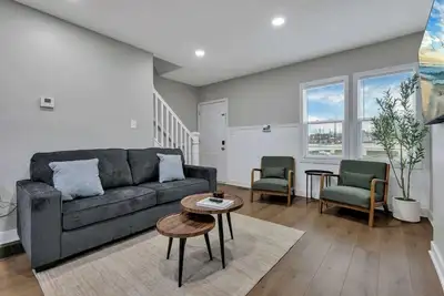 Image de Modern Townhouse in Historic Building Walk to Downtown