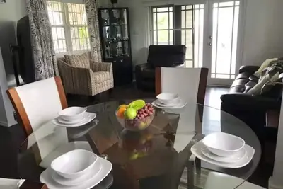 Image de \"Green Energy\" 3-bedroom home Prior Park