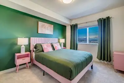 Bright Spacious Tropical 2bd 2ba