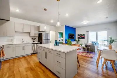 Brand New Tropical Vibe 2bd 2ba