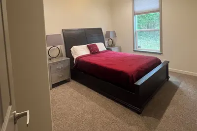 Image de Private Room + Full Bath ~ Tranquil Getaway to Relax & Unwind ~ WiFi + Amenities