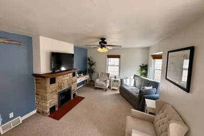 Image de Cozy Browns Lake Retreat. Near Lake Geneva. Private Beach. Fire Pit. Game Room