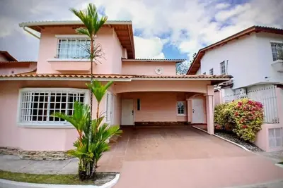 Image de Cozy 1-bedroom townhome in beautiful Panamá with Ac