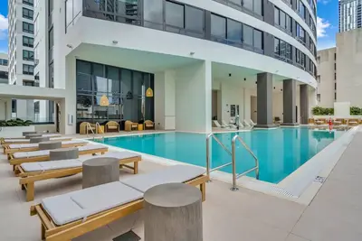 Image de Downtown High-Floor Retreat- Full amenities