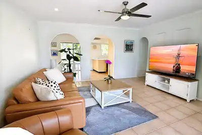 Image de Entire 4-Bedroom Home — Convenient Access to Brisbane and the Gold Coast