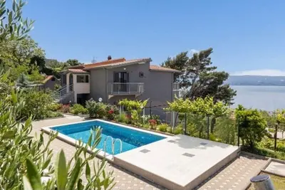 Image de Maison pour la famille avec la piscine Omis (K-25197)