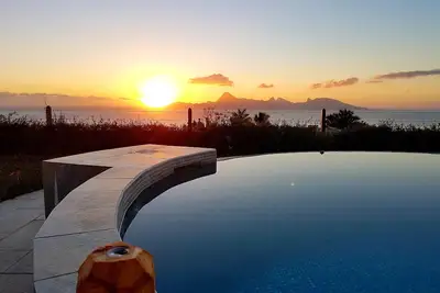 Image de Villa avec Piscine & Jacuzzi, vue panoramique à 180° sur la mer et Moorea