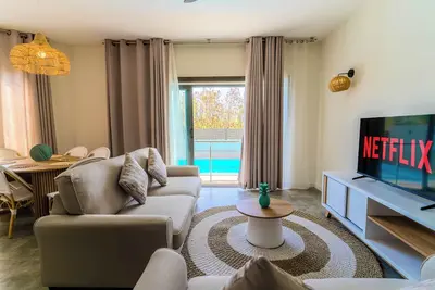 Image de Salty Breeze - Fast WiFi, Stylish 3br Apt with Pool Near Flic en Flac