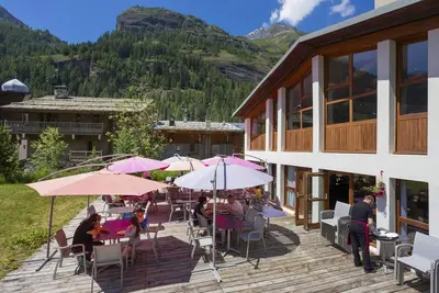 Image de Séjour élégant avec terrasse et bien-être