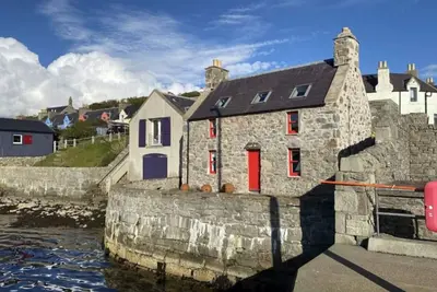 Image de Luxe Coastal Retreat Near Shops & Castle, Parking