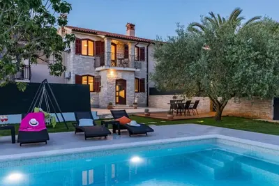 Image de Merveilleuse maison de vacances avec piscine privée, Wifi, Tv, terrasse et animaux admis