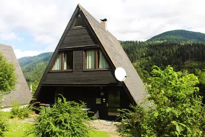 Image de Beautiful rooftop-style vacation home within walking distance of the lake