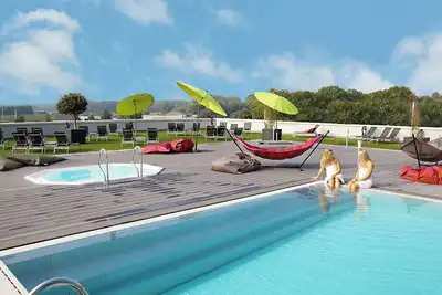 Image de Always a Great Idea To Unwind! Swimming Pool, Onsite Dining, Game Room!