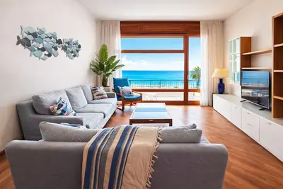 Image de Cozy accommodation for families or groups of friends with a sea view.