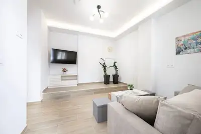 Image de Port Cyan Suite - 2 Min Walk to Harbor & Beaches