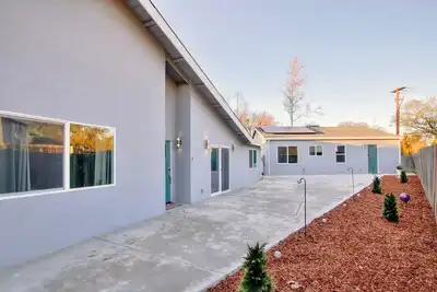 Colusa Commons 4 Br 3 Ba near Uc Davis