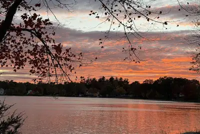 Image de Just Ducky: Lake Front, Easy Access to Boston, Mobility Friendly