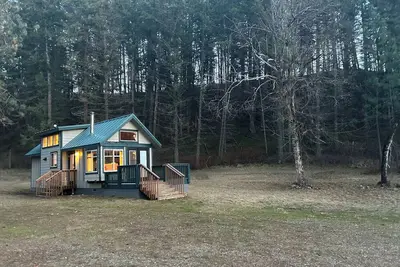 Image de Escape to your private lake Roosevelt retreat in Gifford Wa