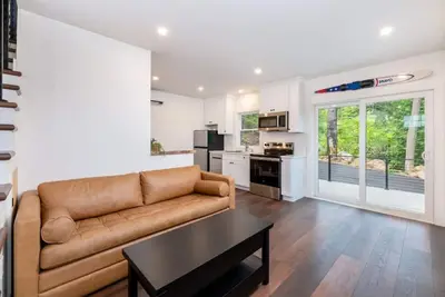 Image de Lakeside Cottage Retreat – 4 Loft Style Cottages with Dock Slip - Weirs Beach