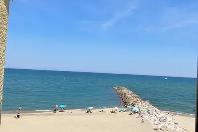 Image de A voir : directement sur la plage avec parking!