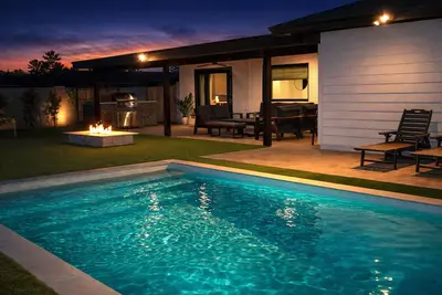 Image de Heritage District Retreat- Modern Pool Oasis- Walk to Downtown Gilbert