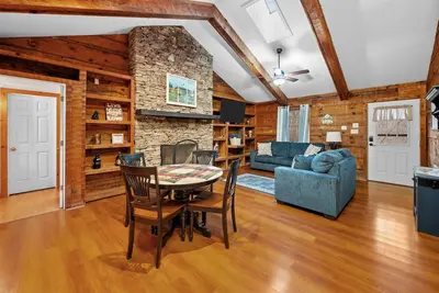 Image de Secluded Townsend Cabin | Hot Tub | Porch | Near River