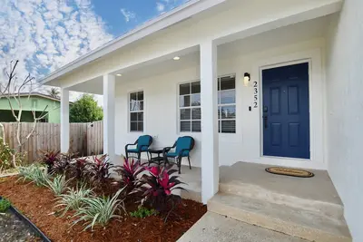 Image de Oasis on Monroe • Pet Friendly • Fenced in Yard•