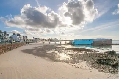 Image de Appartement en bord de plage, séjour lumineux et spacieux avec balcon et parking