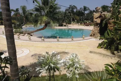 Image de Holiday in paradise: Apartment in villa with pool pond and jacuzzi