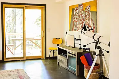 Image de Cozy 2-bedroom cabin with outdoor barrel sauna, outdoor shower and fire pit