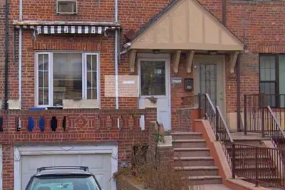 Image de Astoria Cozy Townhouse 10 min to Manhattan