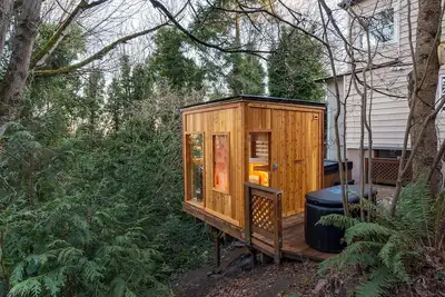 Image de Sauna•Fire Pit•Hot Tub•7 min Downtown - Sleeps 6