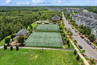 Image de Luxury 4-Level Townhouse, Pool Access, 2 Balconies